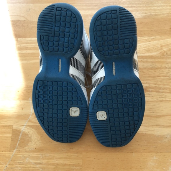 Basketball Shoes - Picture 6 of 6